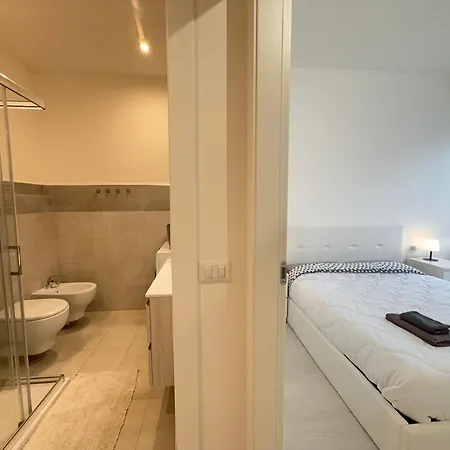 10 Minutes' Walk From The Railway Station