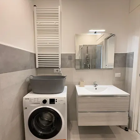 10 Minutes' Walk From The Railway Station