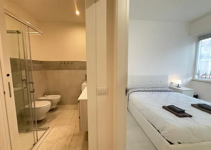 10 Minutes' Walk From The Railway Station