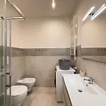 Апартаменты 10 Minutes' Walk From The Railway Station *