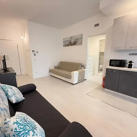 10 Minutes' Walk From The Railway Station